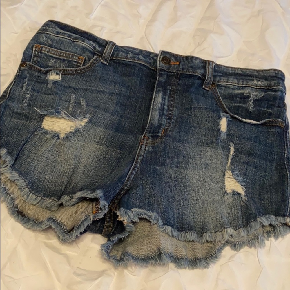 Ripped denim shorts
